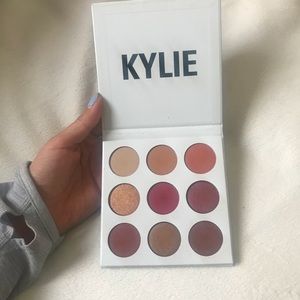 ✨KYLIE COSMETICS ✨ the burgundy palette